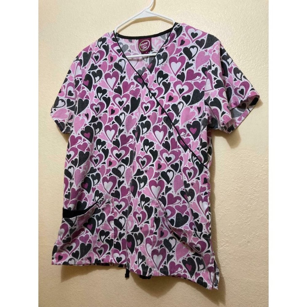 Divine Scrubs By JDM Uniforms Pink/Black Heart Printed Scrub Top Women's Size S